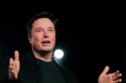 Tỷ phú Elon Musk gọi Nga và Ukraine là 'anh em họ', chỉ trích phương Tây tạo xung đột
