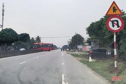 Hoảng hồn với kiểu lái ô tô 'tiện đâu, quay đầu ở đó'