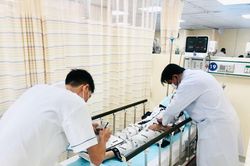 TP Hồ Chí Minh: 5 người phải nhập viện sau ăn bánh canh ghẹ