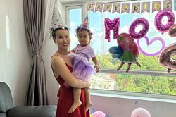 Võ Hạ Trâm ngỡ ngàng phát hiện ái nữ nói được 'ba thứ tiếng'