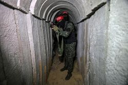 Hamas dùng điện thoại có dây ẩn dưới hầm ngầm để liên lạc, lên kế hoạch tấn công Israel