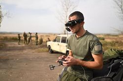 Đặc nhiệm Nga học cách lái UAV 'cảm tử'