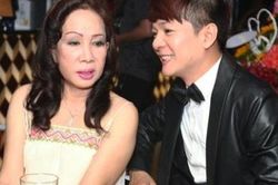 Nam ca sĩ Việt lấy vợ hơn 8 tuổi, sau 30 năm vẫn yêu say đắm, mặn nồng dù không có con cái