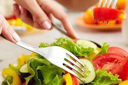 Chế độ ăn chống viêm nên ưu tiên thực phẩm nào?