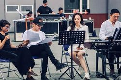 Hồ Quỳnh Hương tập trung toàn bộ tinh thần và sức lực cho liveconcert của Đỗ Bảo