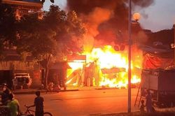 Hà Nội: Nghi nổ bình gas trong khi hàn xì, 3 người tử vong