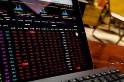 VN-Index: Nhà đầu tư chán nản nhìn thị trường rơi tự do!