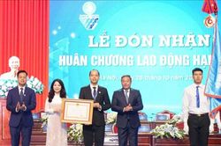 Hội Sinh viên thành phố Hà Nội đón nhận Huân chương Lao động hạng Ba
