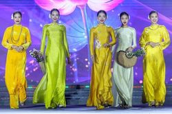 Rực rỡ sắc màu đêm khai màn Lễ hội Áo dài Du lịch Hà Nội 2023