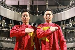 Quốc Cơ - Quốc Nghiệp xin lỗi sau ồn ào 'chồng đầu đi xe máy'