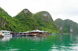 Tàu thuyền gắn máy sẽ không được hoạt động tại làng chài Cửa Vạn