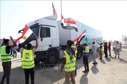 Thêm 10 xe hàng viện trợ vào Gaza qua cửa khẩu Rafah