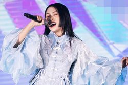 Phương Mỹ Chi trổ tài hò không nhạc trên sân khấu, có còn xứng danh 'Cô bé dân ca'?