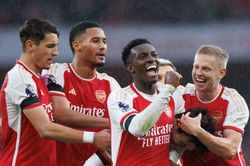 Tiền đạo 24 tuổi lập hat-trick trong chiến thắng 5 sao của Arsenal, 'Pháo thủ' phả hơi nóng vào Tottenham