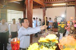 Chăm lo tốt hơn nữa đời sống của nhân dân, việc học tập của học sinh trên đảo Cô Tô