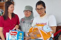 Nam Định: Tìm người thân bé trai sơ sinh bị bỏ rơi