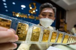 Giá vàng hôm nay 28/10/2023: Tăng dữ dội, vàng SJC vượt 71 triệu đồng