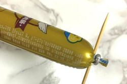 Hóa ra có một 'cơ chế nhỏ' ẩn dưới vòng nhôm của xúc xích, có thể mở ra hoàn toàn bằng cách kéo nhẹ, rất đơn giản và thiết thực