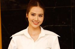 Huyền Lizzie chia sẻ áp lực khi 'yêu' Mạnh Trường, sợ không đẹp đôi bằng các sao nữ khác