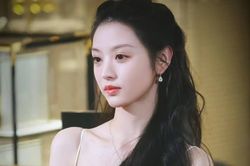 Đối thủ Triệu Lộ Tư khoe nhan sắc đỉnh cao không cần photoshop