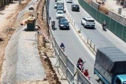 Tiếp tục rào chắn phục vụ thi công trên đường Âu Cơ, An Dương Vương