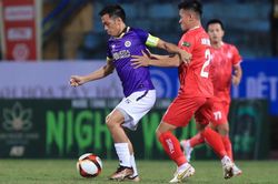 Đá hỏng 11m, Văn Quyết tiếp tục mùa giải sóng gió với Hà Nội FC