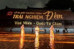 Văn Miếu-Quốc Tử Giám lung linh, kỳ ảo trong tour du lịch đêm