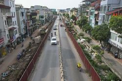 Hà Nội: Rào chắn đường Âu Cơ để thi công, các phương tiện di chuyển ra sao?