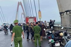 Kịp thời cứu nam thanh niên nhảy cầu Nhật Tân