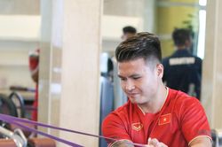 Quang Hải, Văn Hậu báo 'tin dữ' với HLV Philippe Troussier