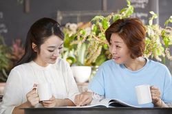 Bác hàng xóm muốn hỏi cưới tôi cho con trai bị vô sinh