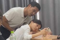 Chết cười cảnh nữ sinh bị thầy bắt quả tang 'phạm tội' mà không biết