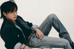 Sát ngày phát hành album solo, Jung Kook BTS thiết lập kỷ lục mới với 'Seven'
