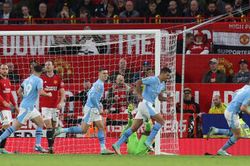 Kết quả bóng đá MU 0-3 Man City: 'Quỷ đỏ' bất lực, thua trắng trên sân nhà trong ngày Haaland lập cú đúp