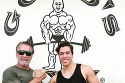 Arnold Schwarzenegger có 450 triệu USD nhưng không cho con trai riêng 1 xu sau khi tốt nghiệp đại học