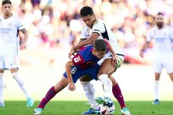 Barcelona thua ở Kinh điển, nhưng Gavi tỏa sáng, được ví như Kante