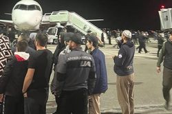 Đám đông mang cờ Palestine xông vào sân bay Nga tìm người Israel