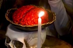 Quán cafe phục vụ bánh 'Não người', đồ uống 'Máu kỳ lân' hút khách dịp Halloween