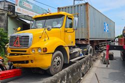Xe container gây tai nạn liên hoàn, một phụ nữ tử vong thương tâm