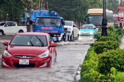 Quảng Bình: Mưa lớn gây ngập cục bộ ở thành phố Đồng Hới