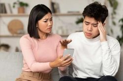 Bàng hoàng khi phát hiện ra công dụng của vỉ thuốc chồng sử dụng mỗi đêm