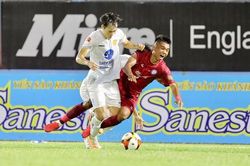 Cuộc đua mở ở vòng 2 V.League; Roy Keane đòi tước băng đội trưởng của Bruno Fernandes