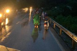 Hai chị em dâu bị lũ cuốn trôi, mới tìm thấy một thi thể