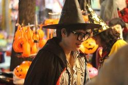 Người Hà Nội xuống phố đón lễ Halloween