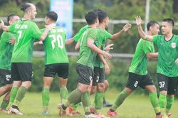 Huỳnh Kesley 42 tuổi vẫn tỏa sáng trên sân cỏ Việt Nam