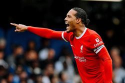 Liverpool: Cần Van Dijk đỉnh cao phong độ để mơ danh hiệu