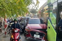 Tai nạn liên hoàn tại đường dẫn lên cầu Chương Dương (Hà Nội) gây ùn tắc giờ cao điểm