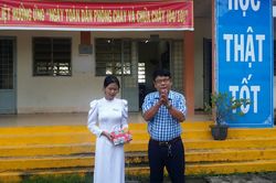 Tuyên dương nữ sinh Sóc Trăng trả lại của rơi