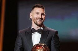 Lionel Messi lần thứ 8 đoạt Quả bóng vàng