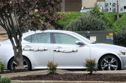 Xe Lexus chế khóa chống trộm khiến người dân phải sơ tán, trường học đóng cửa